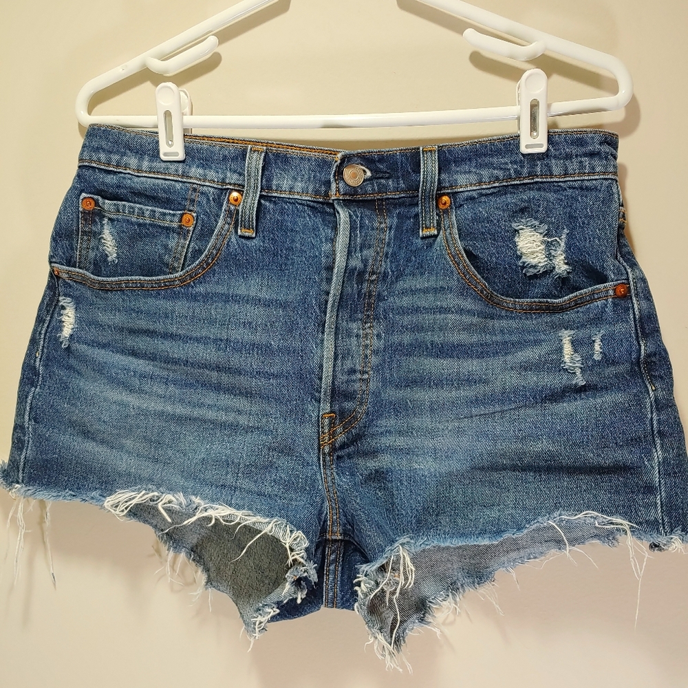 Levis 501 Button fly High rise Jean shorts frayed hem size 30